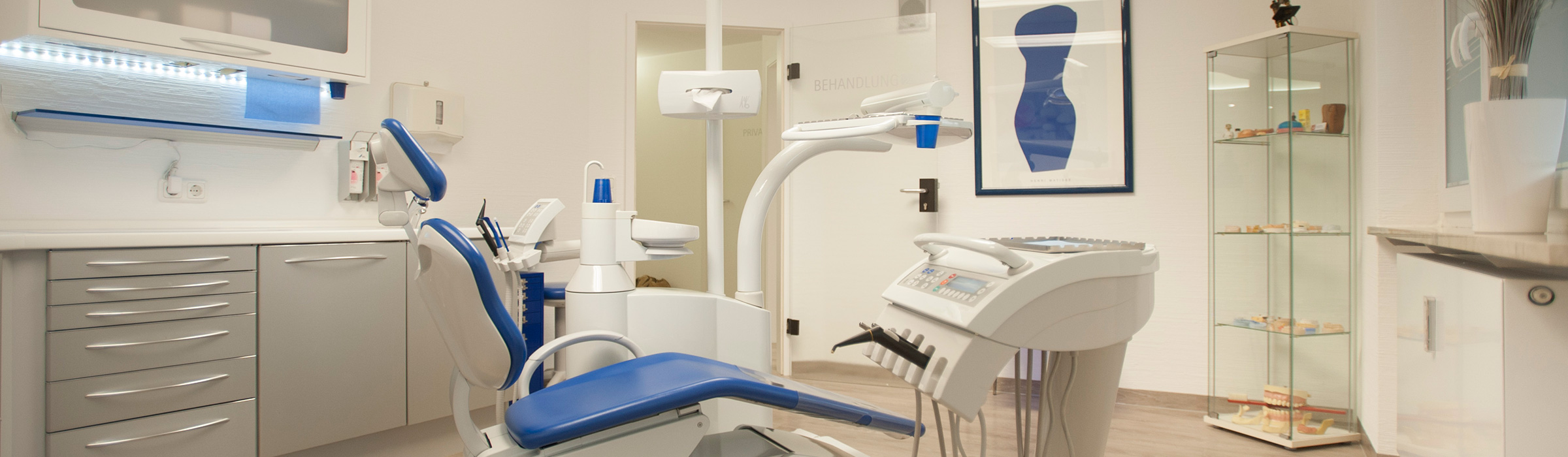 Behandlungszimmer in der Zahnarztpraxis Dr. Alexander Kroyer in München-Pasing